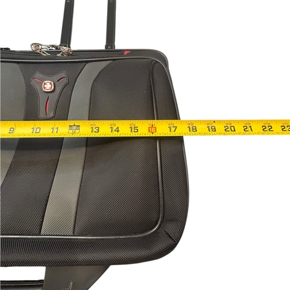 Swiss Gear Granada Business Gear Wheeled Suitcase Laptop Bag Carry On 17” Travel - Picture 7 of 16